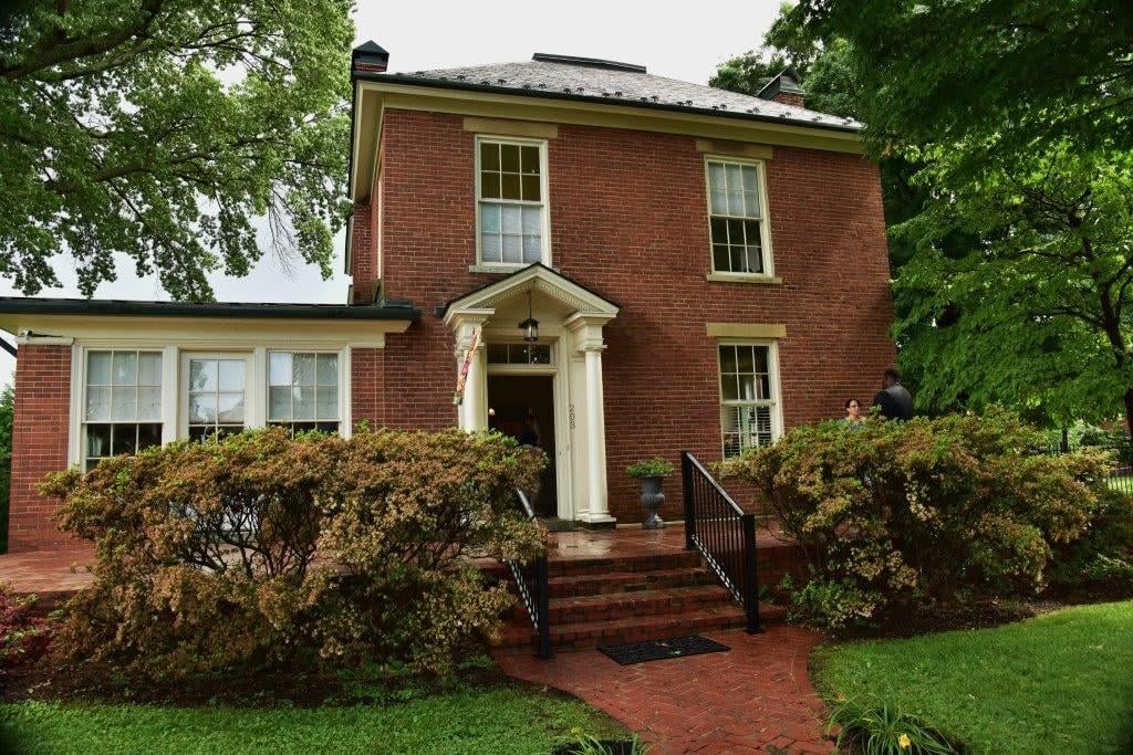 Jan's House - 203 6th Ave, Huntington, WV